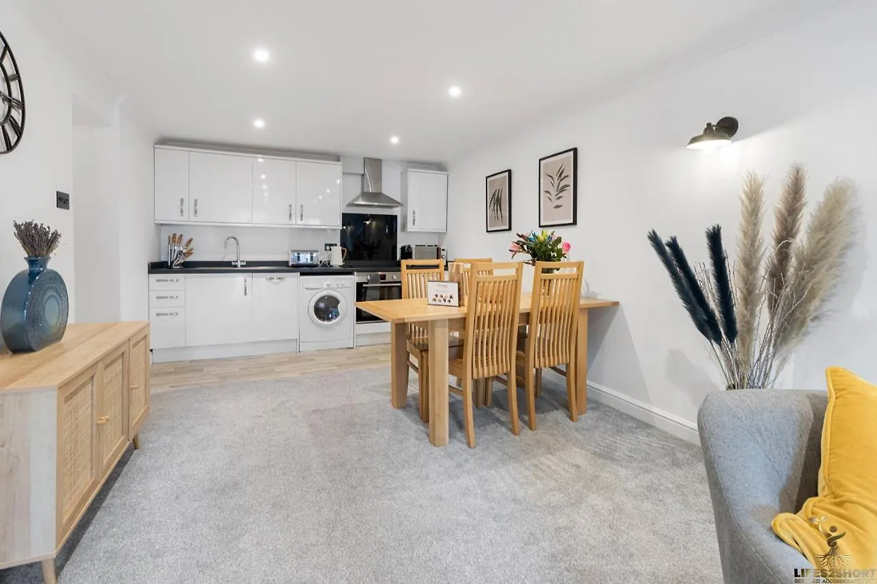 Spacious City Centre Apt Near Cathedral & Quay Exeter 0*,