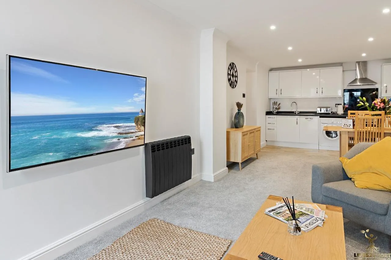 Spacious City Centre Apt Near Cathedral & Quay Exeter Apartment