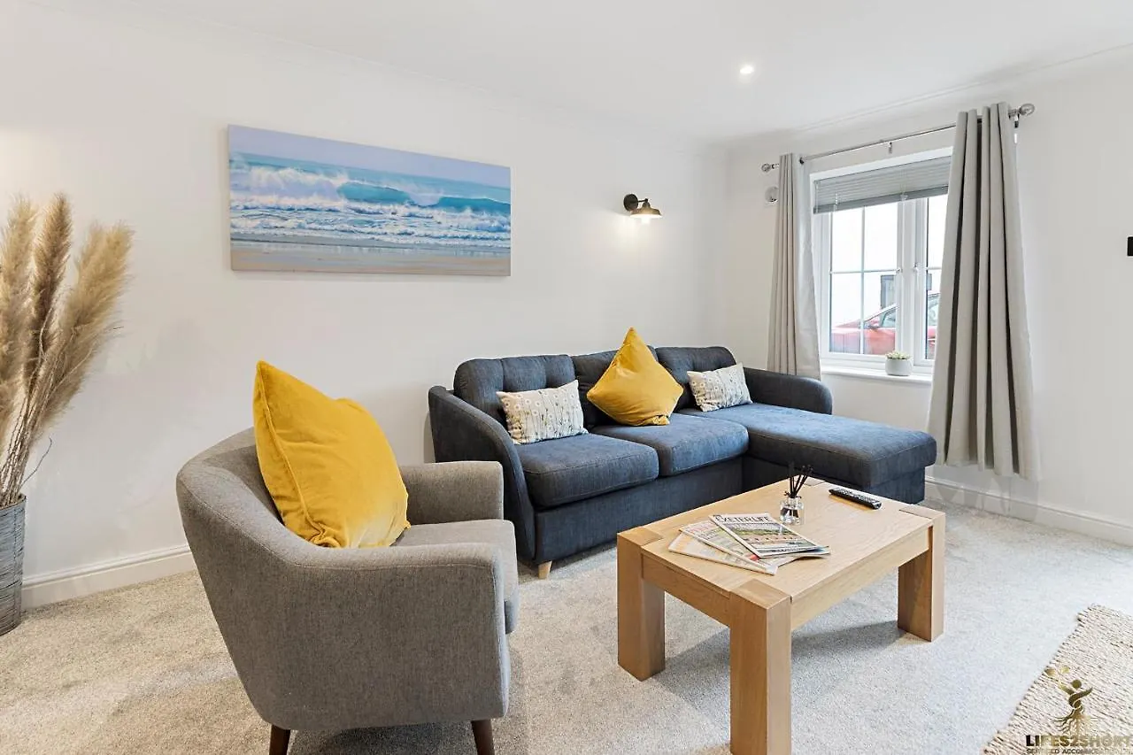 Spacious City Centre Apt Near Cathedral & Quay Exeter Apartment