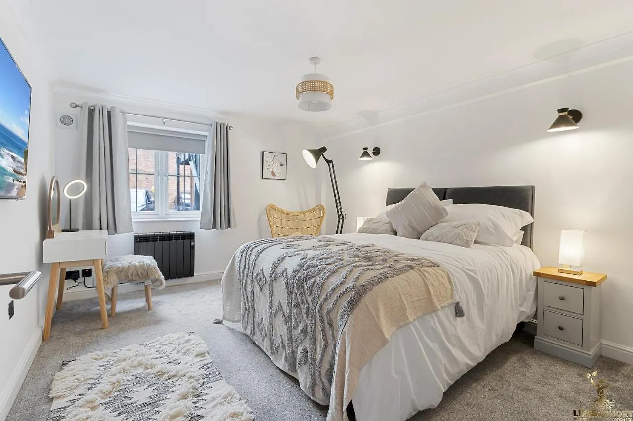 Spacious City Centre Apt Near Cathedral & Quay Exeter
