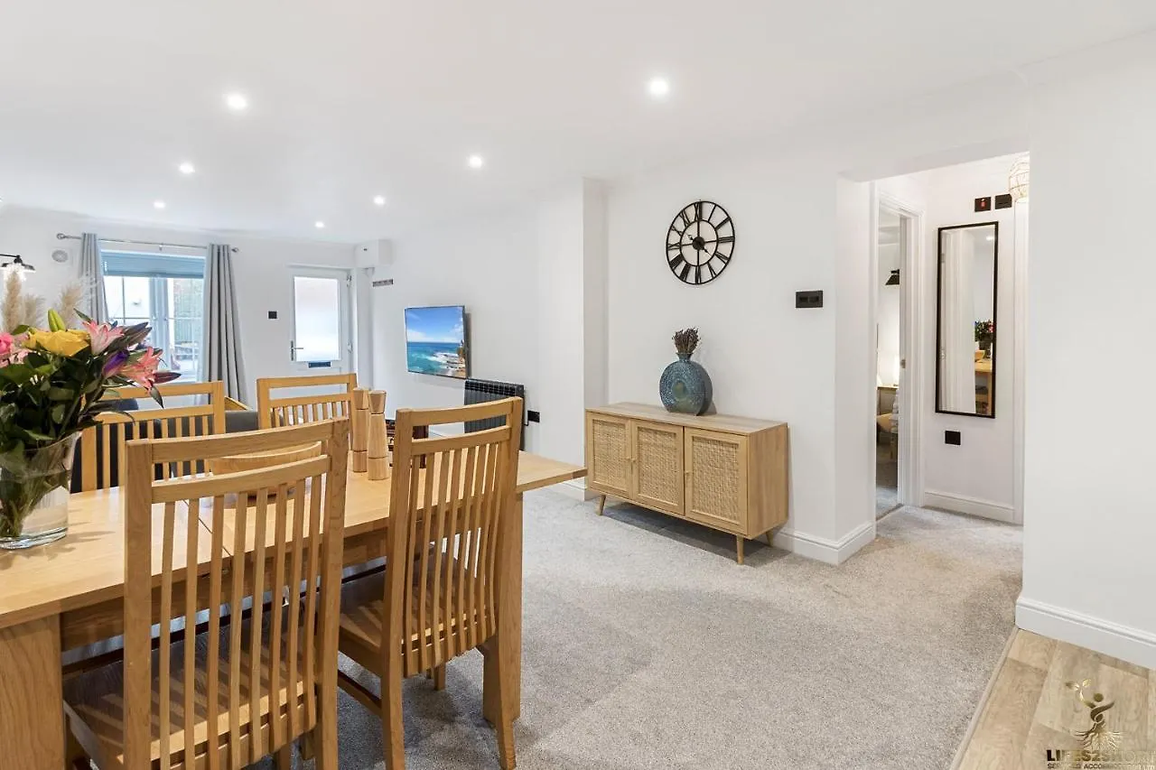 Spacious City Centre Apt Near Cathedral & Quay Exeter