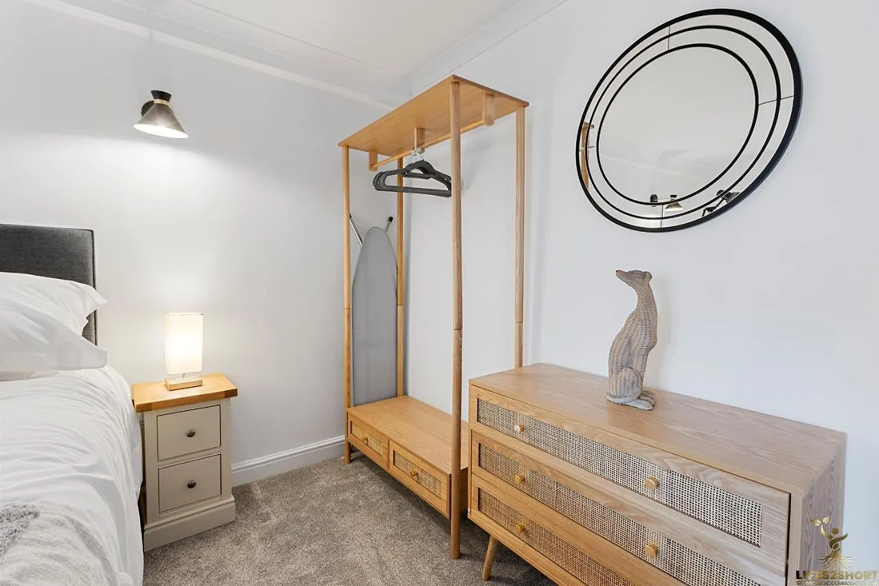 Spacious City Centre Apt Near Cathedral & Quay Exeter 0*,  Storbritannien